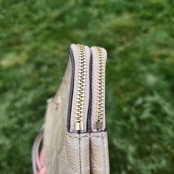 Coach Outlet F16109 Beige Double-Zip Wristlet in Signature Coated Canvas - Picture 14 of 15